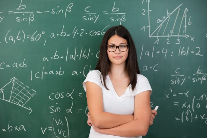 Jeune étudiante en maths prépa HEC Jeune étudiante en maths lycée prépa HEC Ipécom Paris